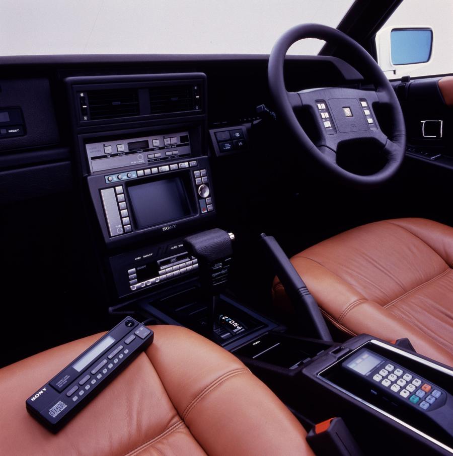 Интерьер Nissan Leopard Ultima X Concept (UF31) 1987 года  (фото 3 из 8)